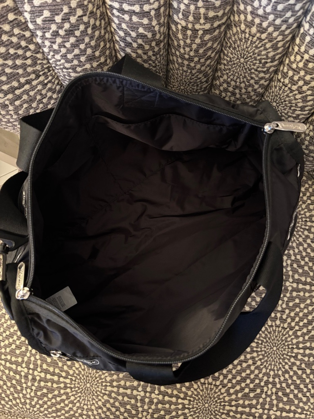 Lesportsac Medium Weekender Black Lightweight Bag Duffle Tote detachable strap - Picture 6 of 15